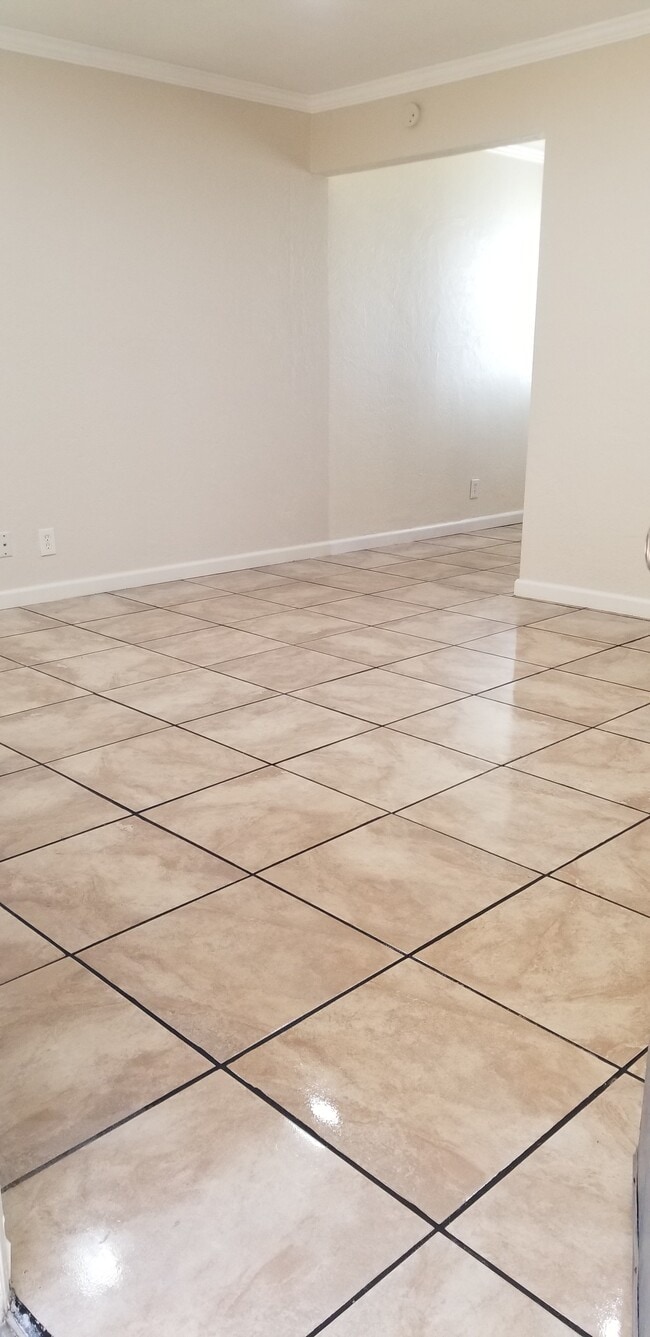 Building Photo - 845 Apgar St