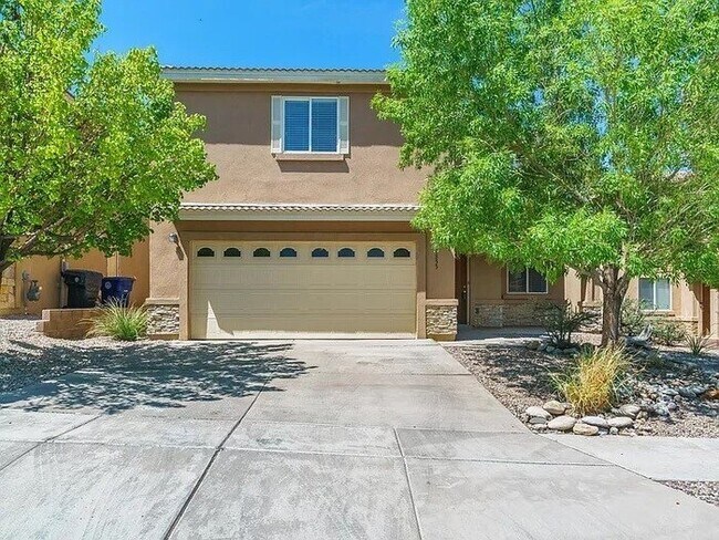 Foto del edificio - Spacious 2 story, 4 bedroom home