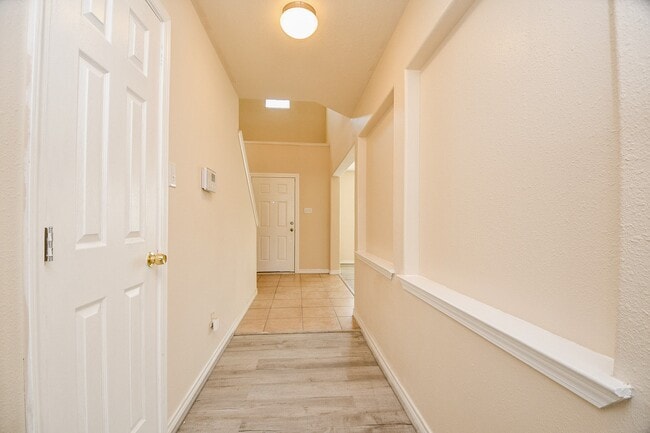 Building Photo - 10439 Lauren Creek Dr