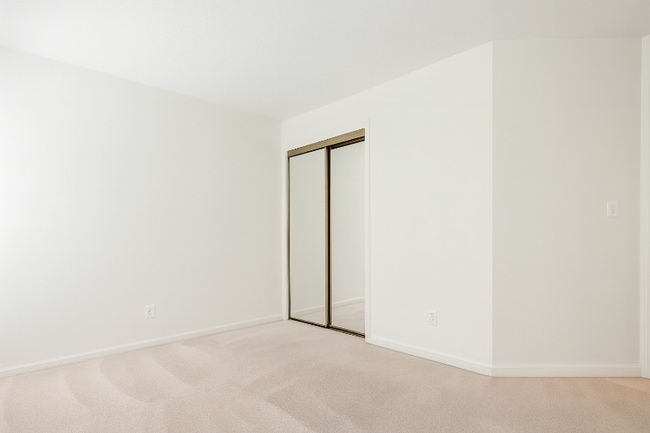 Foto del edificio - 2200 Mountain Mist Ct