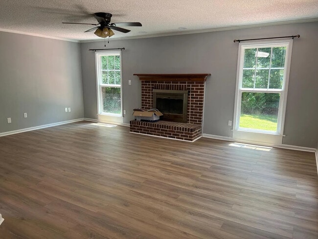 Foto del edificio - Room in House on Newfoundland Ct