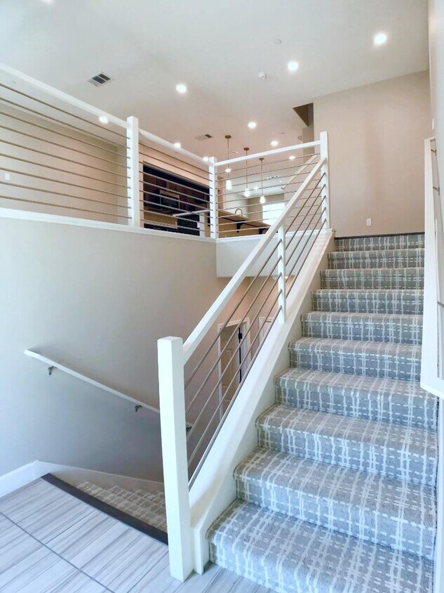 Foto principal - 111 Llano de los Robles Ave