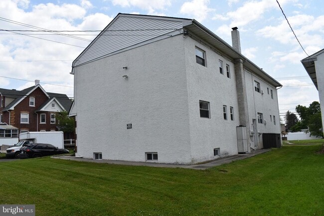 Building Photo - 702 Kenilworth Ave