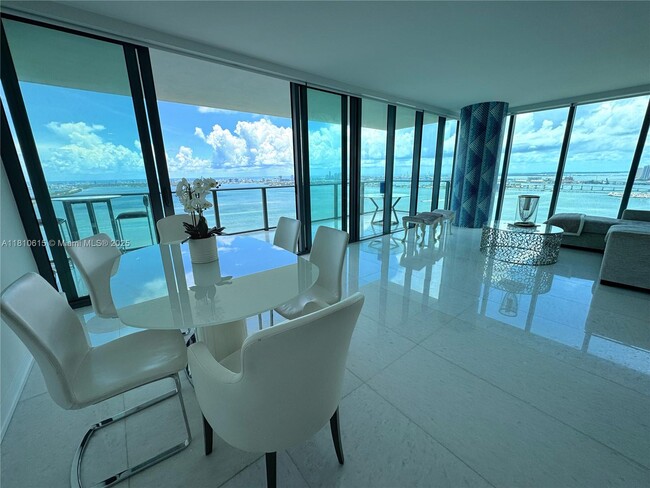 Building Photo - 495 Brickell Ave