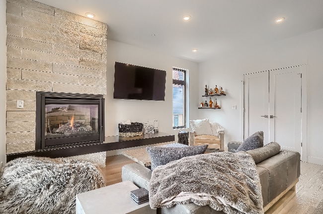 Building Photo - 930 Blue River Pkwy