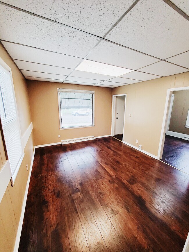 Building Photo - Beautiful Lower Unit 2BR located blocks fr...