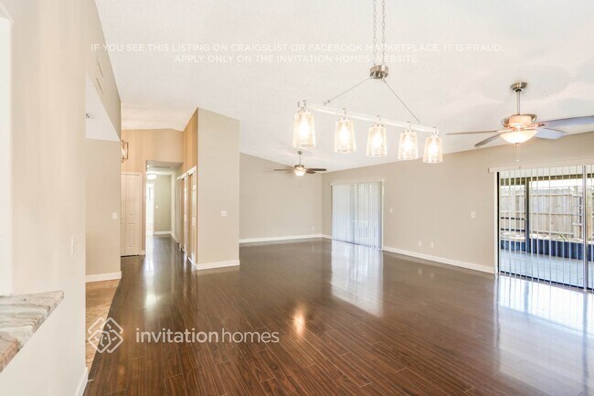 Foto del edificio - 6708 Commodore Way