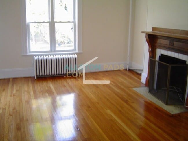 Building Photo - Single-Family House for Rent in Allston, Walk to BU Campus, In-Unit Washer and Dryer, Parking for...