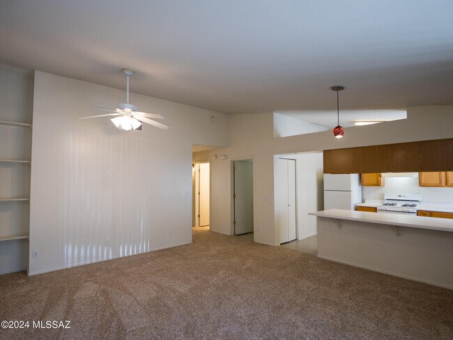 Building Photo - 3640 N Mountain Ave