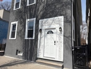 Building Photo - 456 Harrison St