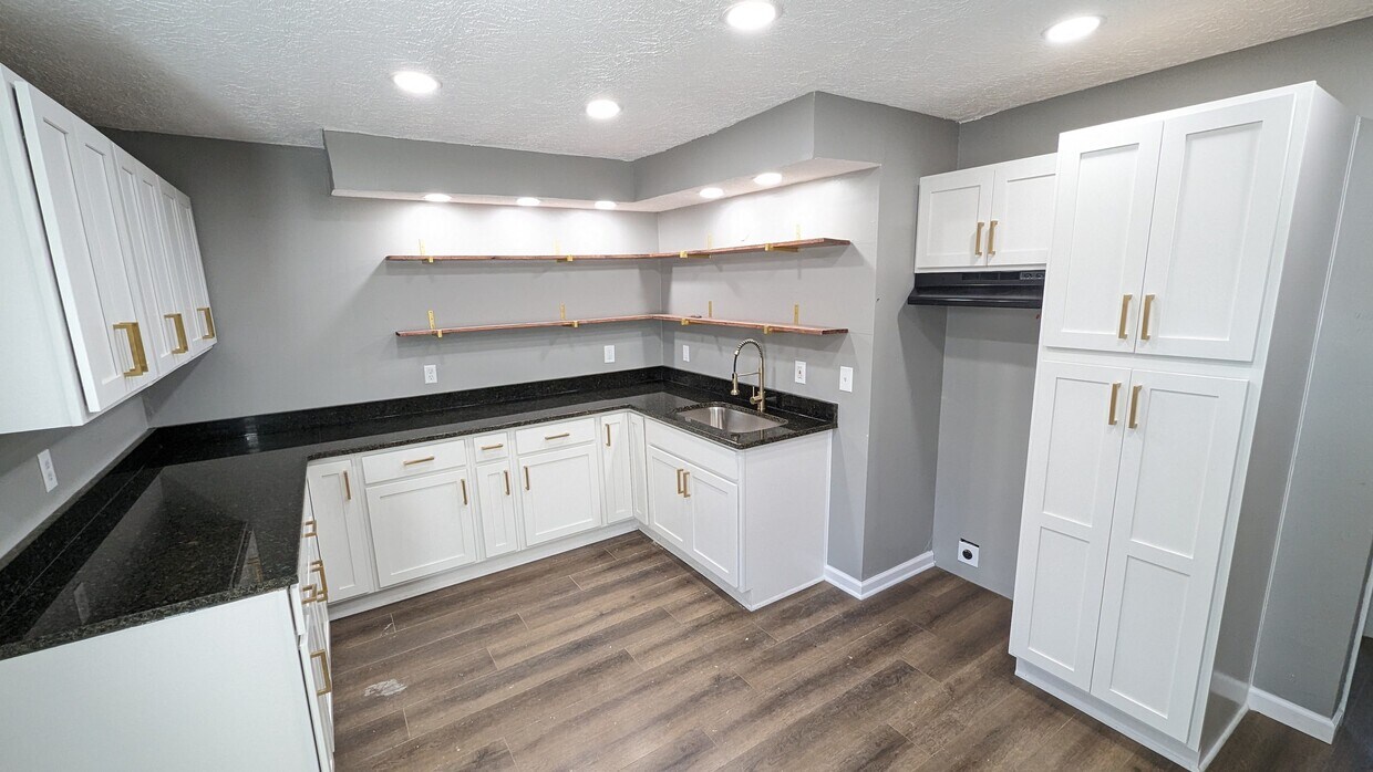 Kitchen - 834 S Main St