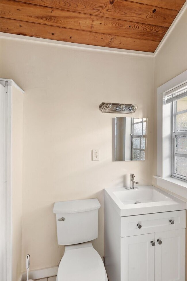 Foto del edificio - Unfurnished Studio!