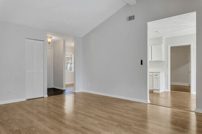 Foto del edificio - 207 Whittington Dr