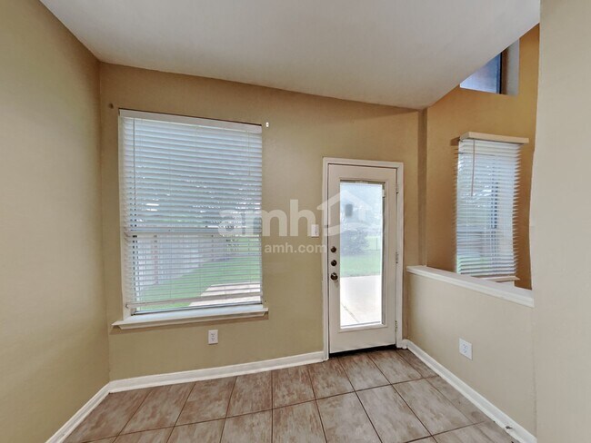 Foto del edificio - 1627 Buckingham Dr