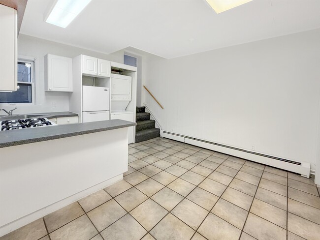 Building Photo - 527 Washington St