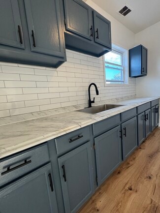 Building Photo - 647 W 48th Pl