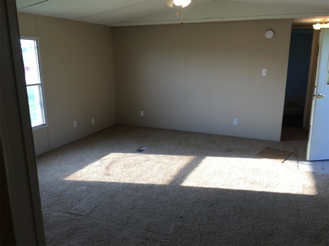 42284 28th St Unit 028, Woodward, OK 73801 Room for Rent in Woodward
