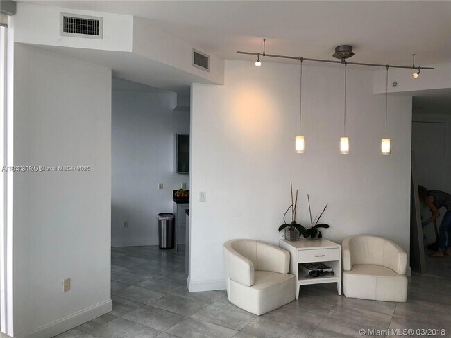 Foto del edificio - 18201 Collins Ave