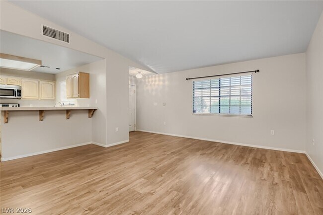 Foto del edificio - 2851 S Valley View Blvd