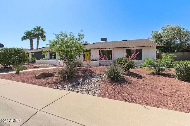 Building Photo - 3013 S Fairway Dr