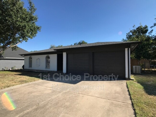 Building Photo - 6040 Blueridge Dr