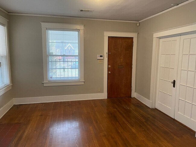 Building Photo - Charming 3-Bedroom Midtown Bungalow with Hardwood Floors & Spacious Backyard Deck