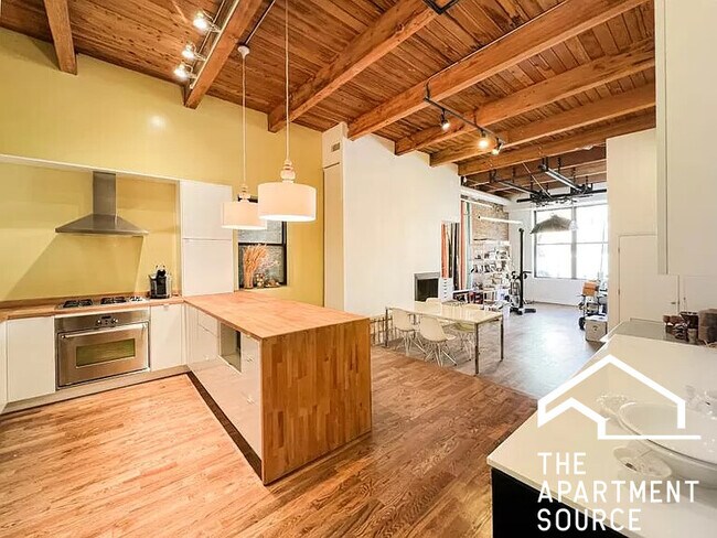 Building Photo - 1115 W Armitage Ave