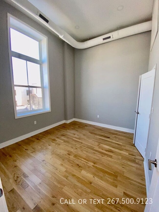 Foto del edificio - 1523 W Girard Ave