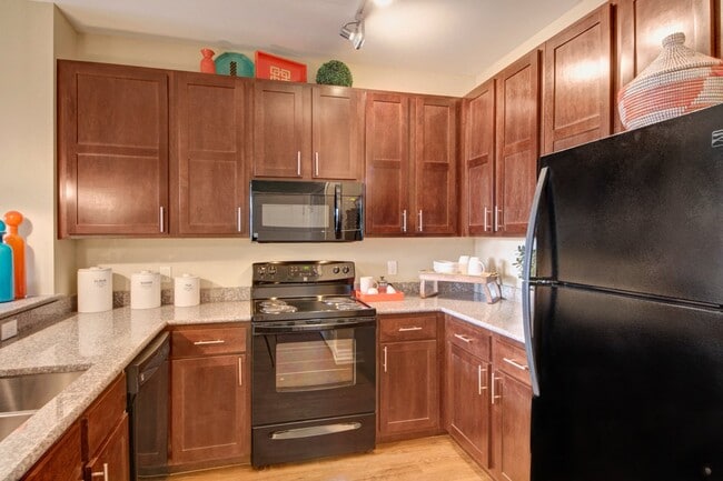 Kitchen - The Promenade Apartments at Pinnacle Hills