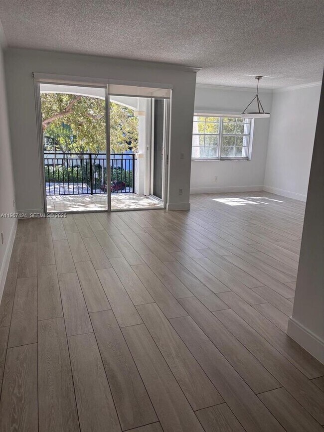 Foto del edificio - 3255 NE 184th St