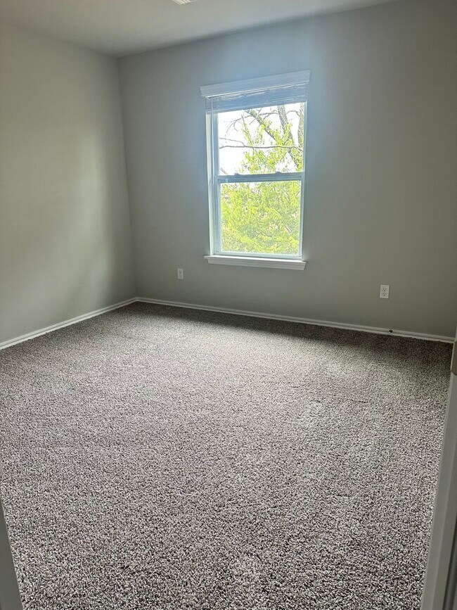 Foto del edificio - First Month Free!