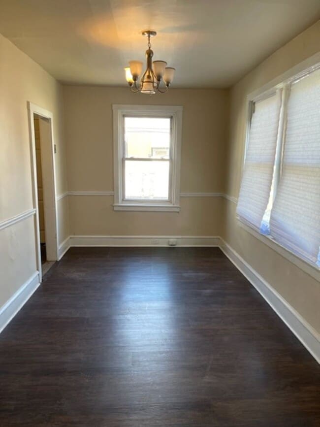 Building Photo - Spacious 3 Bedroom Available Now