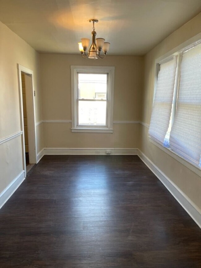 Foto del edificio - Spacious 3 Bedroom Available Now
