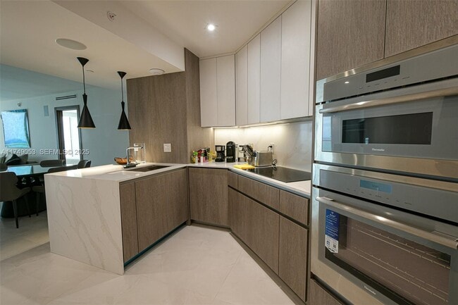 Foto del edificio - 16699 Collins Ave