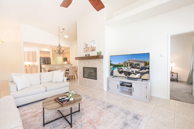 Foto del edificio - 45602 Big Canyon St