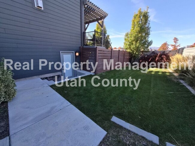 Building Photo - 591 N 100 E