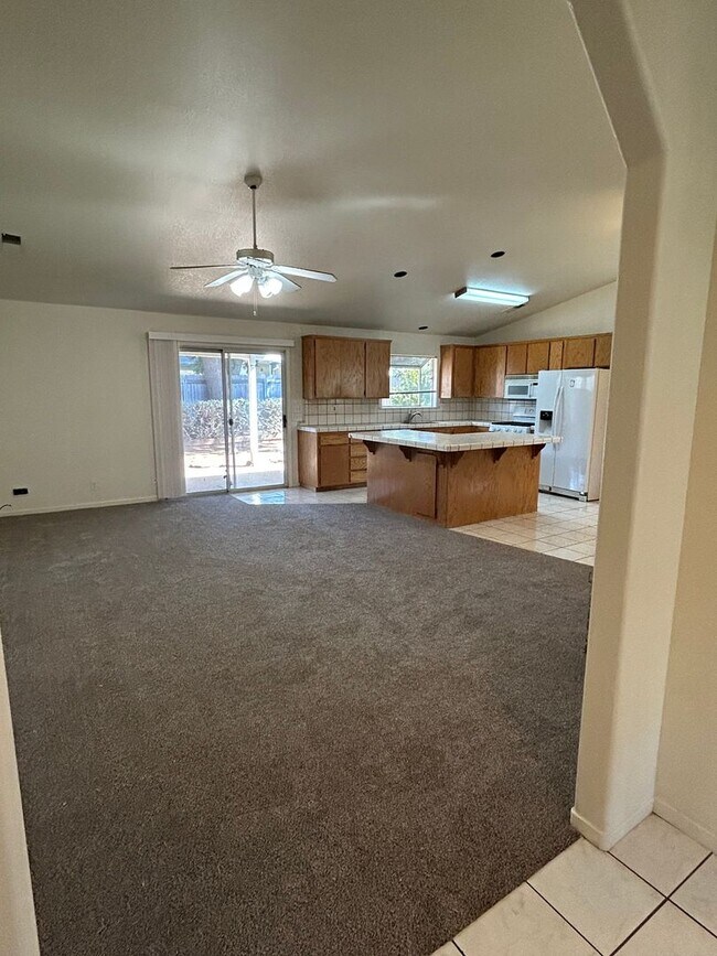 Foto del edificio - Culdesac Home Near Parks & Schools