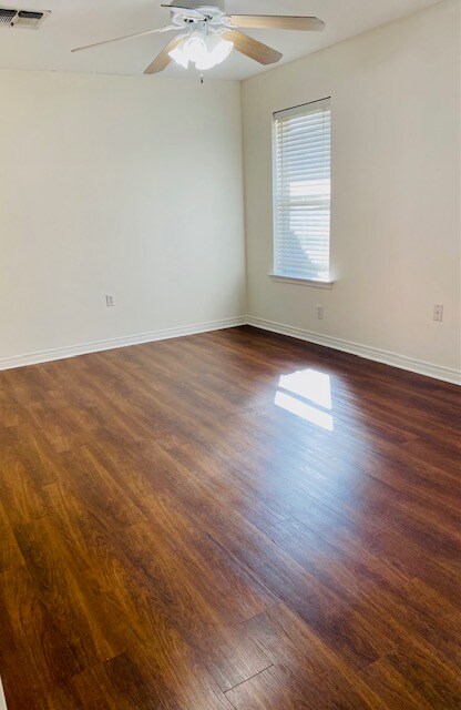 Building Photo - 46 Crislaur Ave