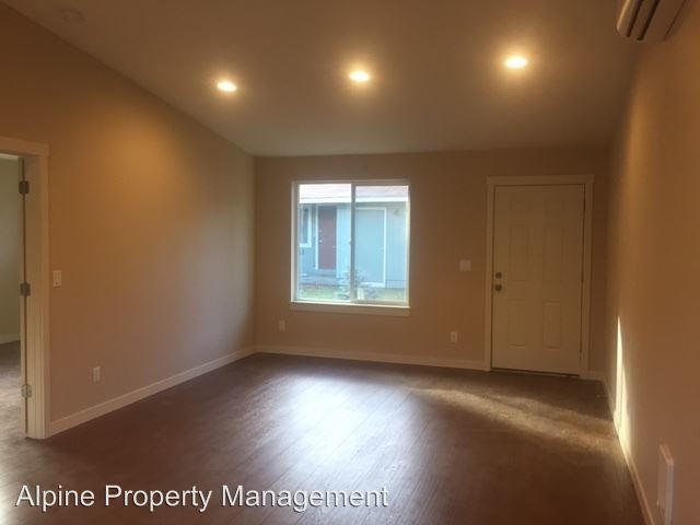 Building Photo - 1529 SW Knoll Ave