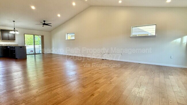 Foto del edificio - 1516 River Rock Rd