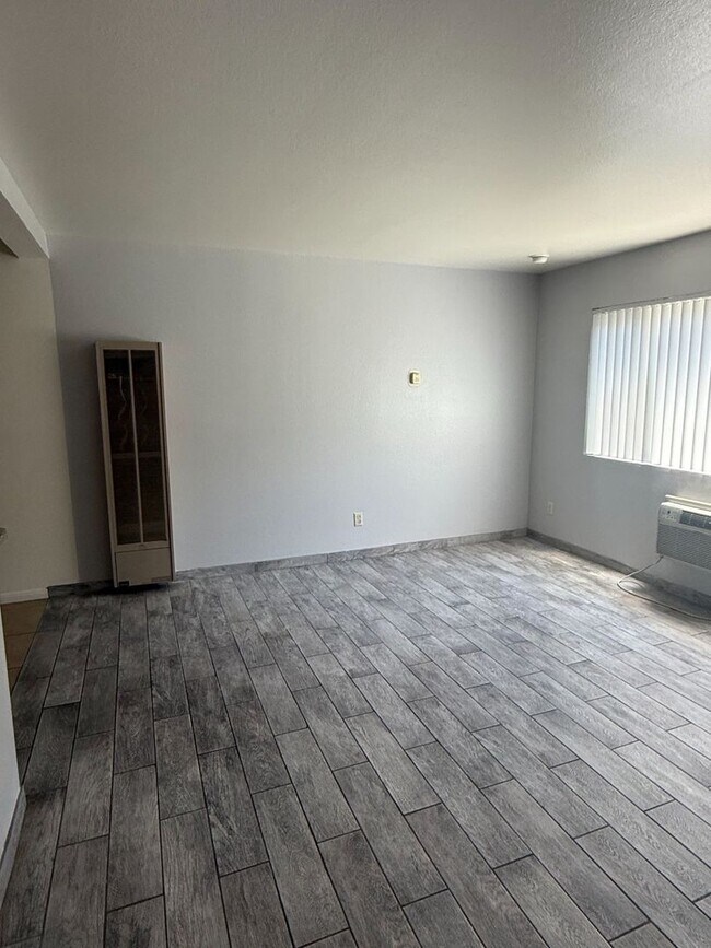 Foto del edificio - 1 BEDROOM 1 BATHROOM ONTARIO APARTMENT