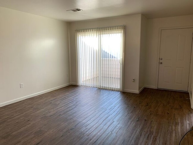 Building Photo - Charming 2 bed, 2 bath apartment for Rent!