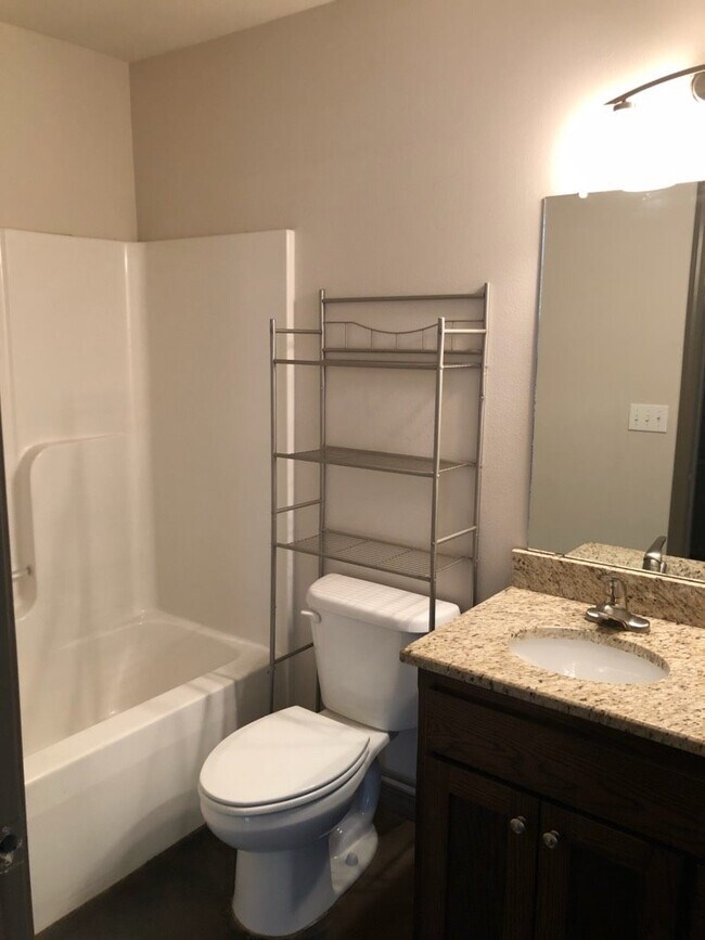 Foto del edificio - 56 W Center St