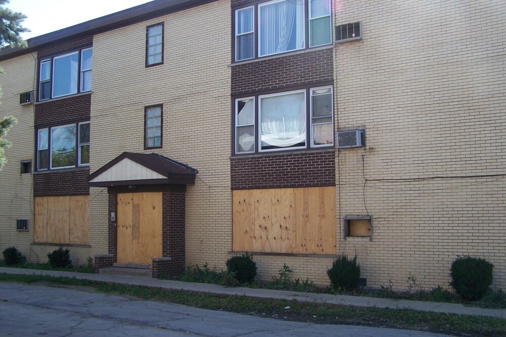 Foto principal - 14036 S School St