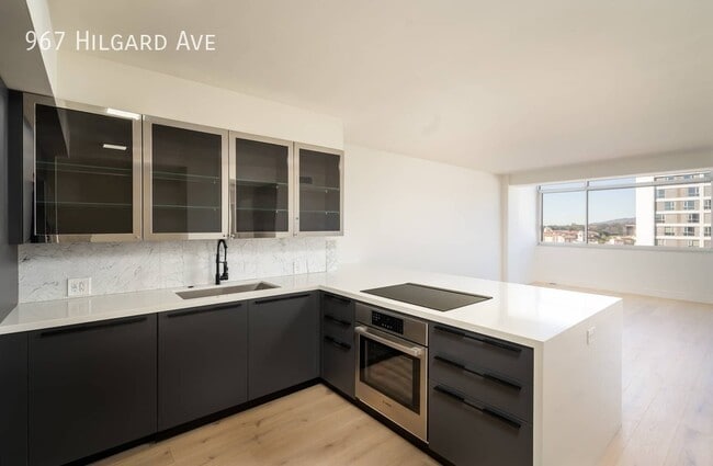 Building Photo - 967 Hilgard Ave