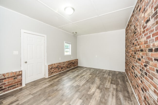 Building Photo - 7307 Patricia Dr