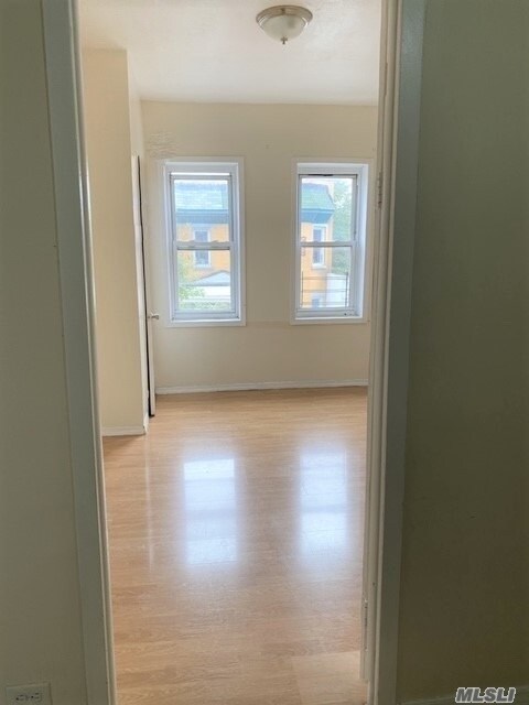 Foto del edificio - 33-13 103rd St