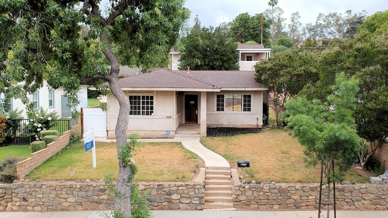 Primary Photo - 409 W 4th St
