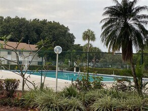 Building Photo - 706 Gardens Dr