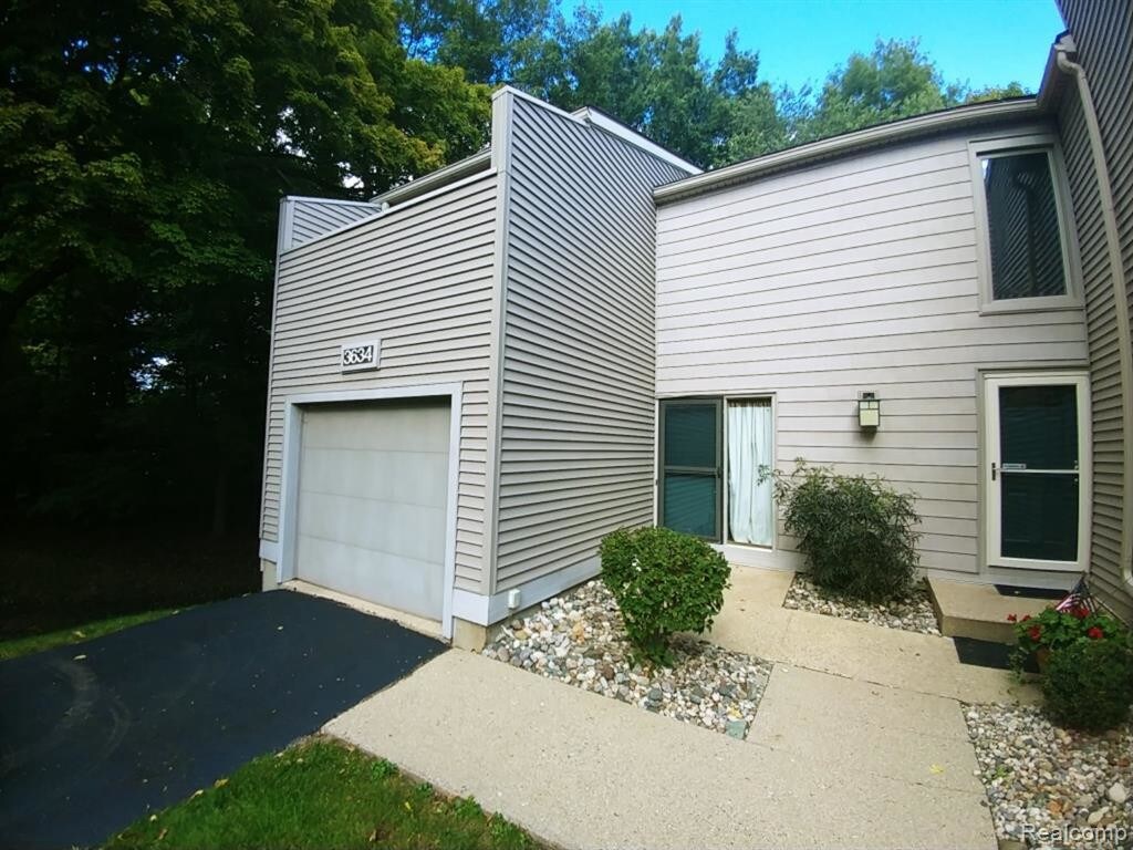 Primary Photo - 3634 E Meadows Ct